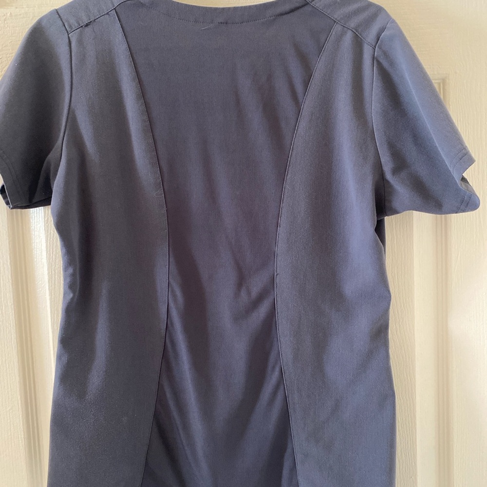 AERO Grey Scrub Top | Women’s Small | V-Neck - Picture 4 of 4